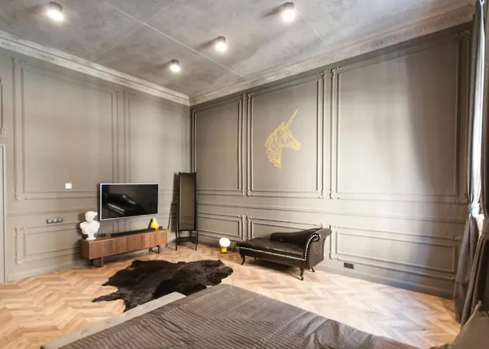 Geometric Luxury Apartment In The Center With 3Br