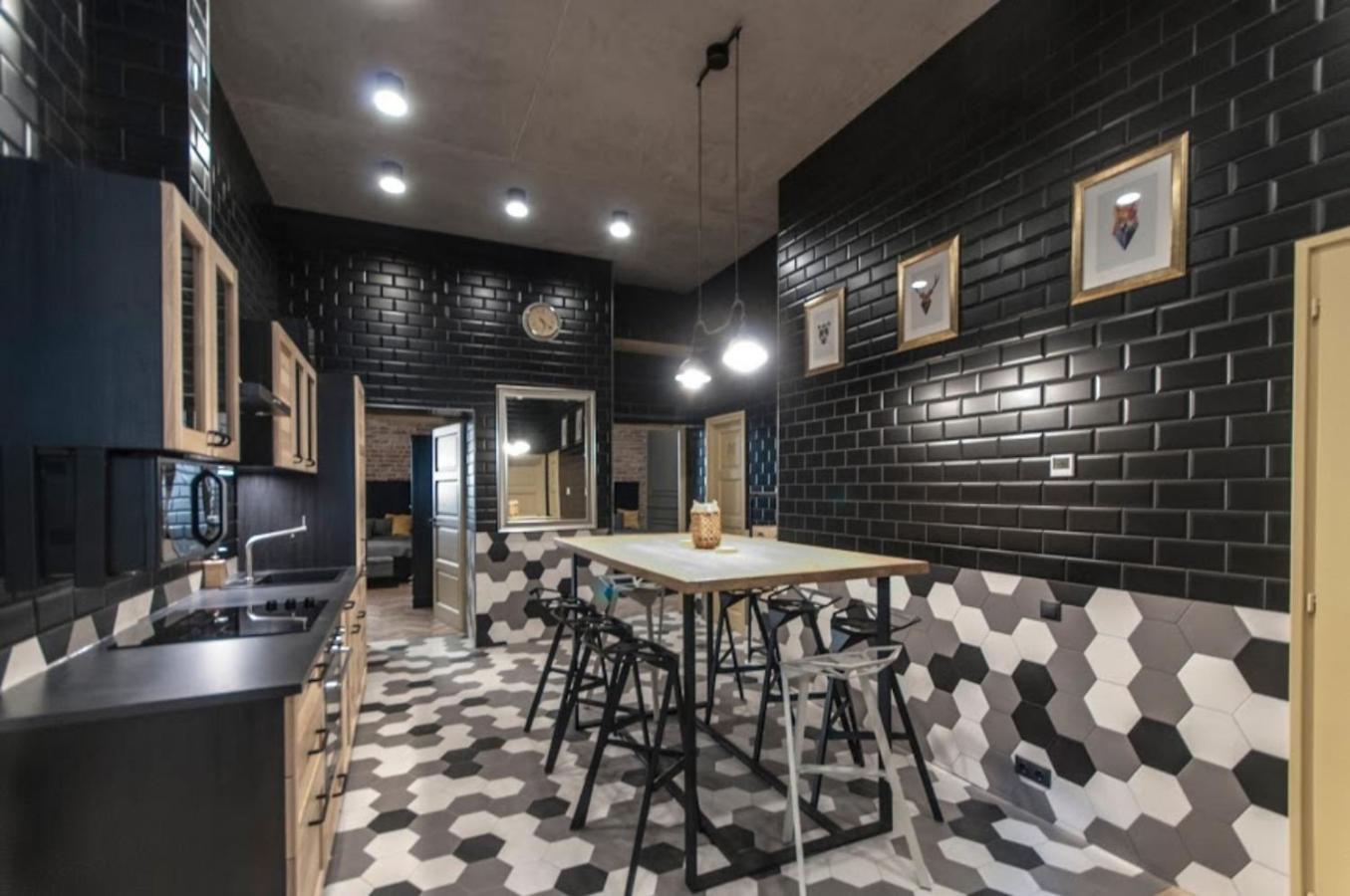 Geometric Luxury In The Center With 3br Apartment *