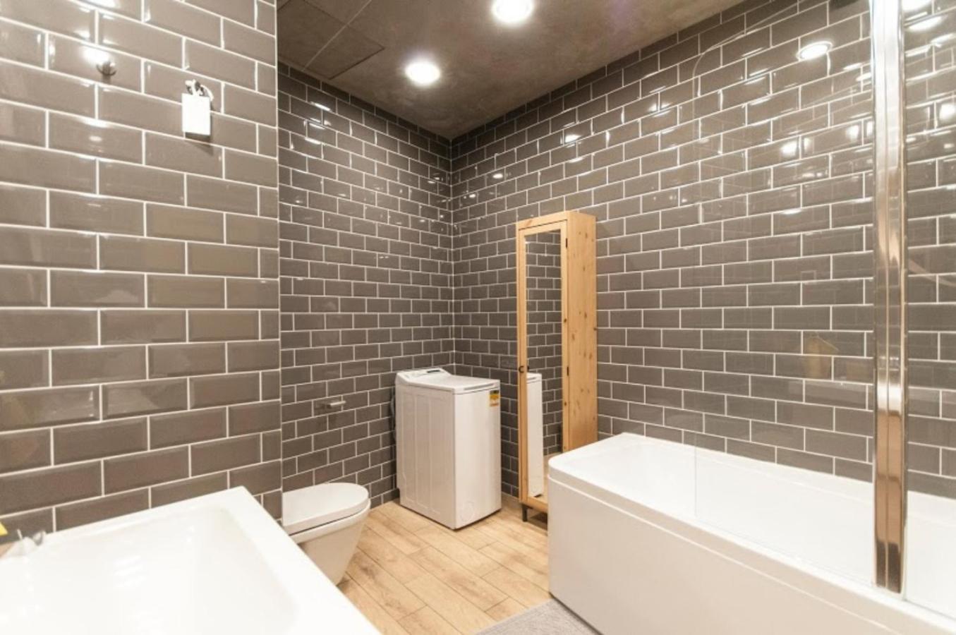 Geometric Luxury In The Center With 3br Apartment *